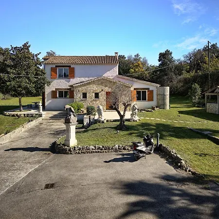 Beautiful 300 M2 Villa, Big Pool, 3000m2 Garden